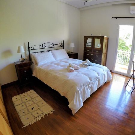 Σπίτι Στο Ρίο Πατρών Με Κήπο - Detached House In Rio With Garden Apartamento Exterior foto