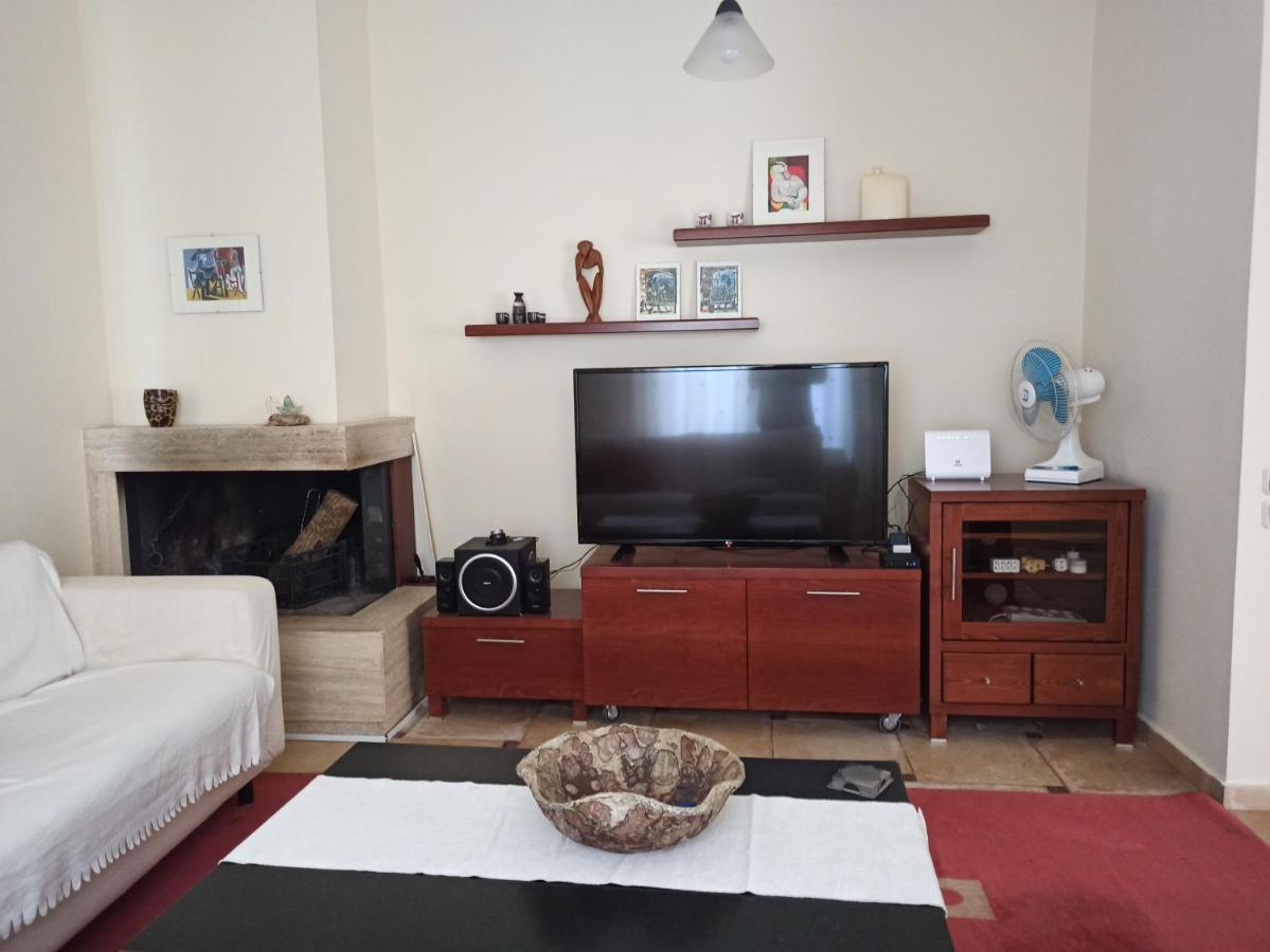 Σπίτι Στο Ρίο Πατρών Με Κήπο - Detached House In Rio With Garden Apartamento Exterior foto