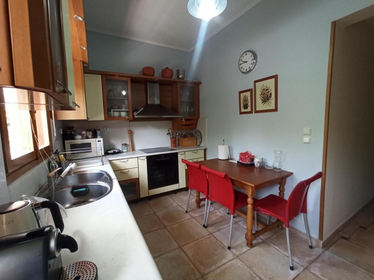 Σπίτι Στο Ρίο Πατρών Με Κήπο - Detached House In Rio With Garden Apartamento Exterior foto