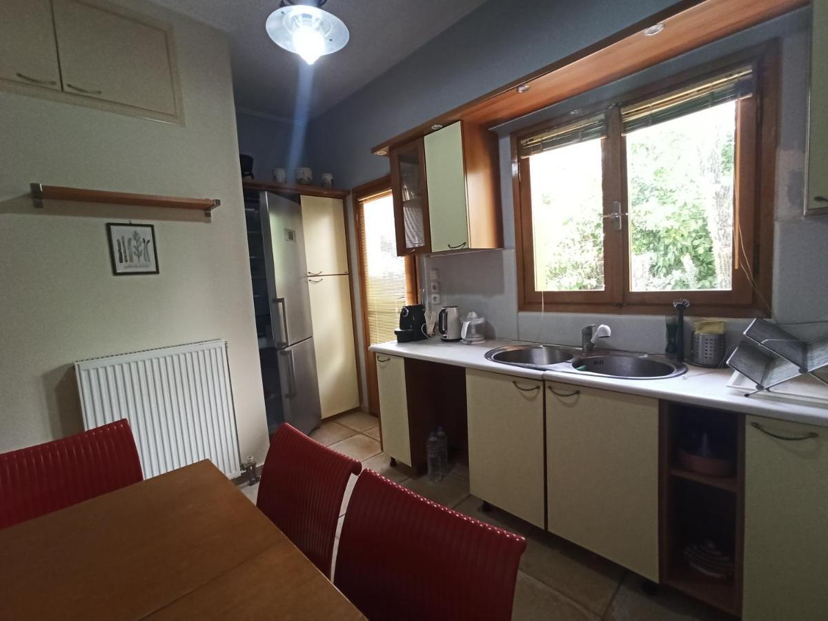 Σπίτι Στο Ρίο Πατρών Με Κήπο - Detached House In Rio With Garden Apartamento Exterior foto