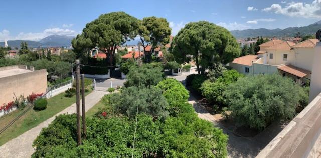 Σπίτι Στο Ρίο Πατρών Με Κήπο - Detached House In Rio With Garden Apartamento Exterior foto